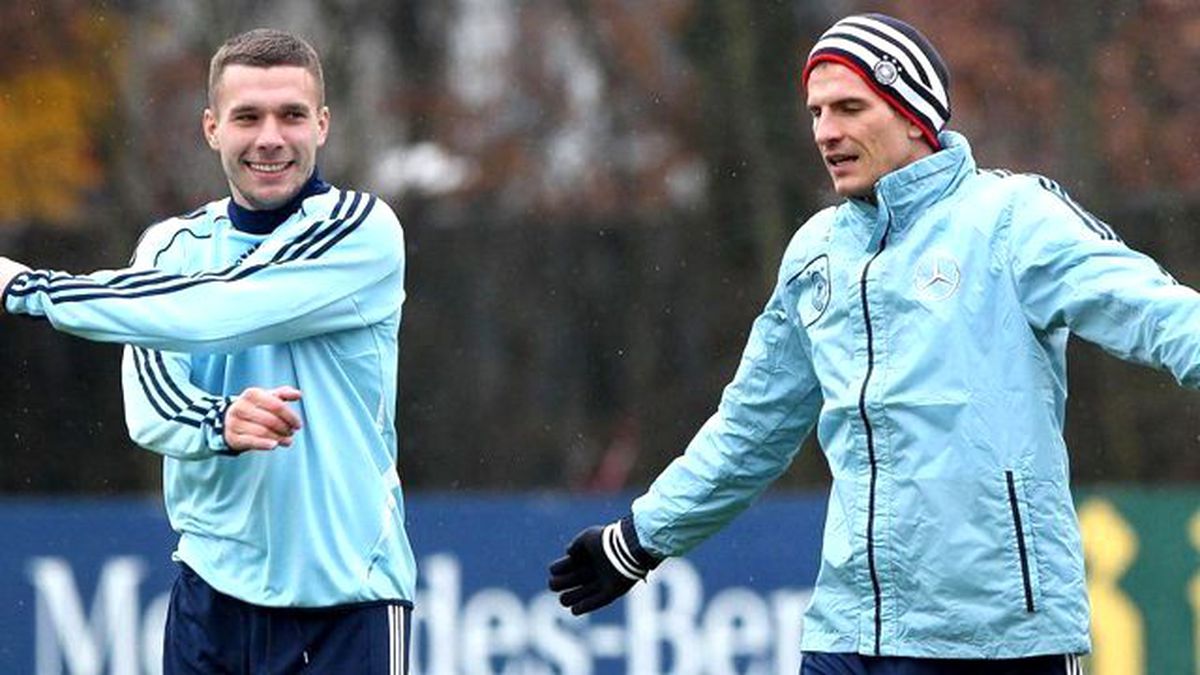 Podolski Gomez'e Mesaj Yolladı: Bir Kişi Köprüden Atlarsa Arkasından Atlamanın Anlamı Yok