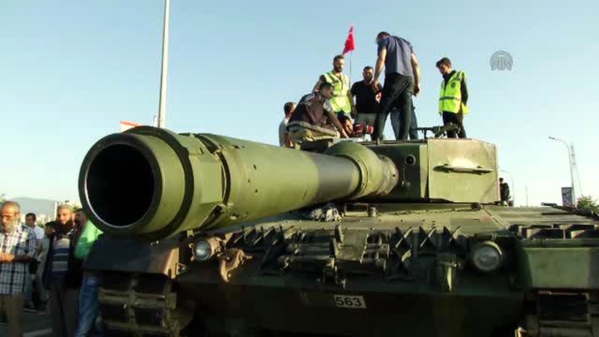 Tankerini Gişelere Park Ederek Darbecilere Geçit Vermedi
