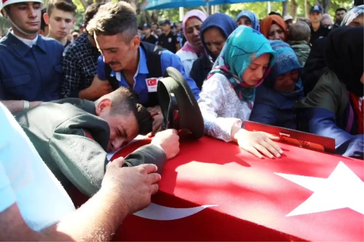 Şehit Uzman Çavuş Temizyürek Doğum Gününde Defnedildi