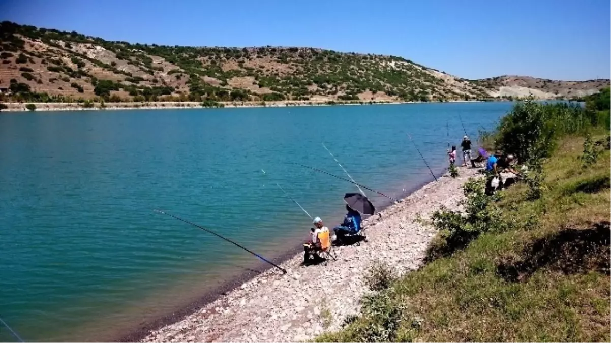 Tepebaşı\'lı Gençler Balık Tutmayı Öğreniyor