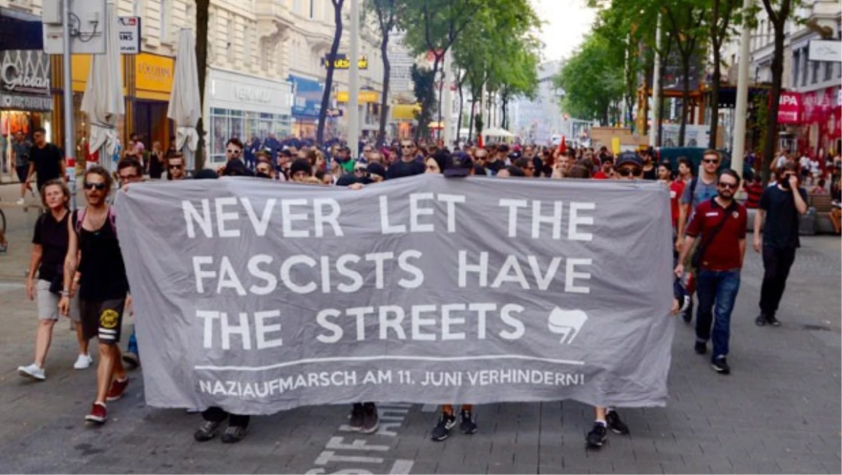 Viyana\'da İslam ve Mülteci Karşıtlarını Yürütmediler