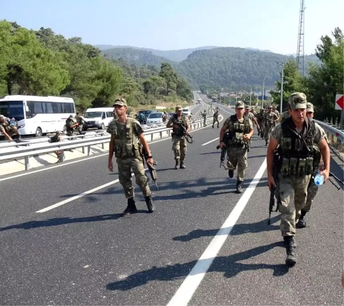 11 Darbeci Askeri Komandolar Arıyor