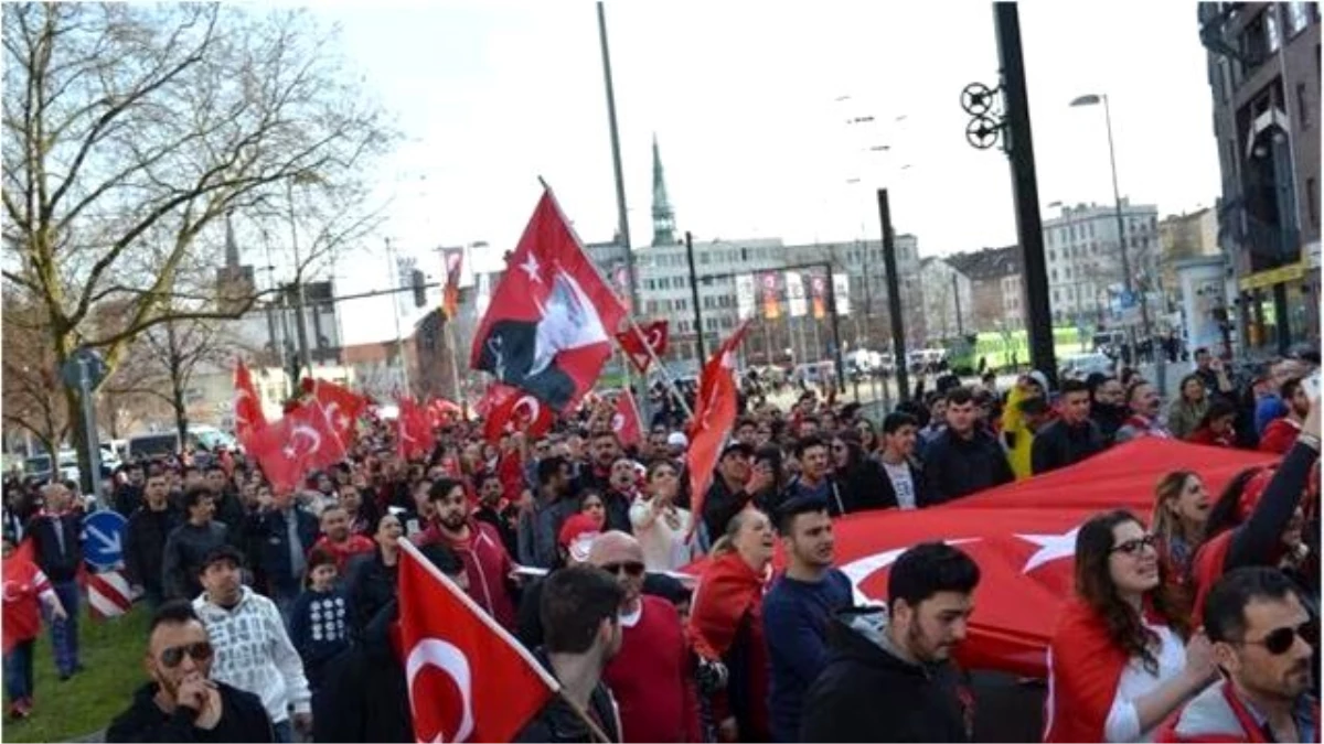 Avrupalı Türkler Demokrasi Mitinginde Birlik Olacak