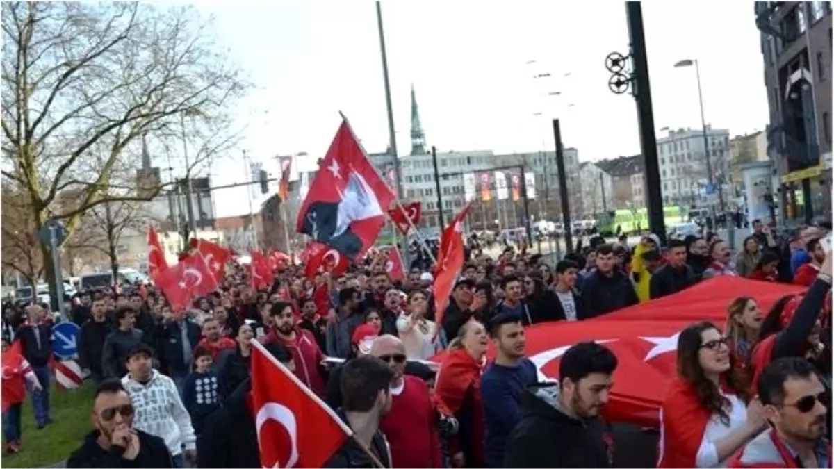 Avrupalı Türkler Demokrasi Mitinginde Birlik Olacak