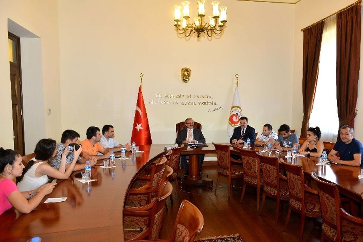 Azerbaycanlı Gazeteciler Vali Karaloğlu\'nu Ziyaret Etti