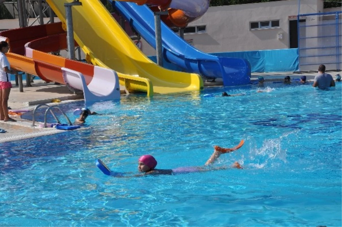 Bilecikli Çocuklar Yüzmeyi Eğlenerek Öğreniyor