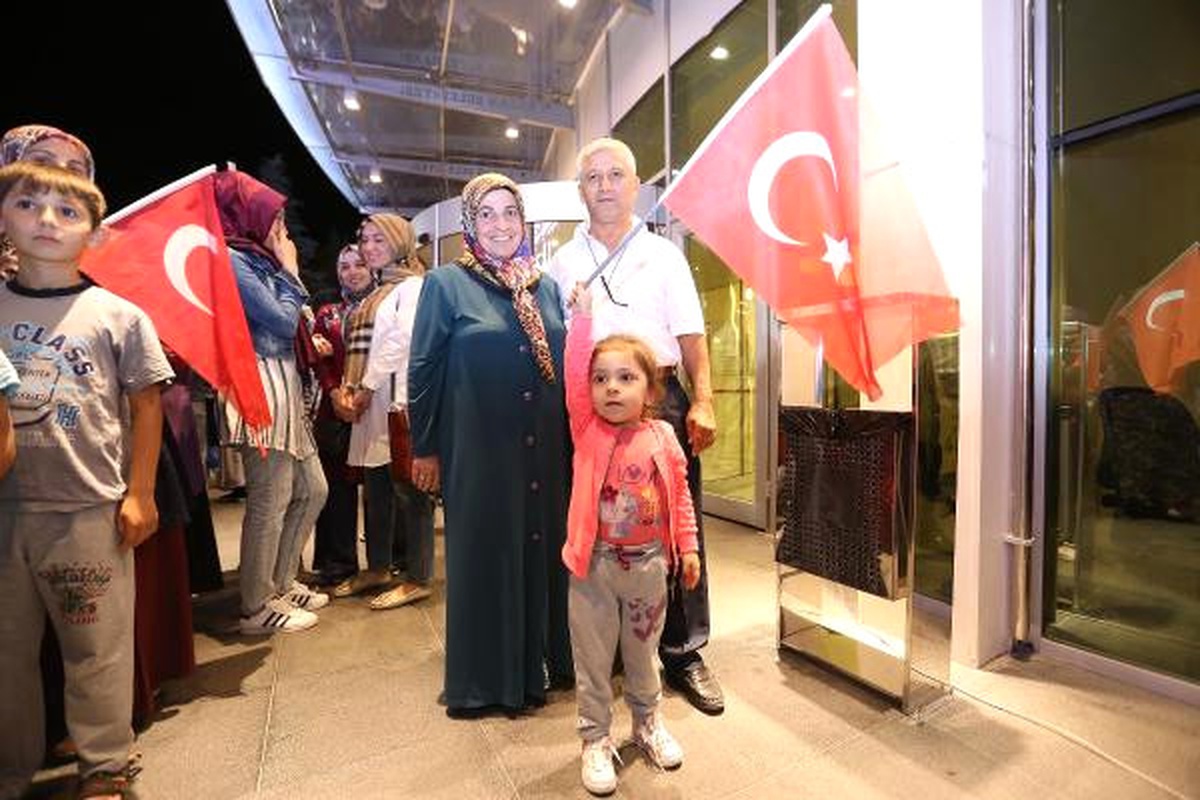 Demokrasi Meydanlarının Minik Kahramanları