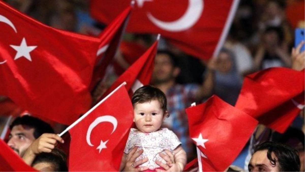 Antalya\'da Demokrasi Nöbeti Devam Ediyor