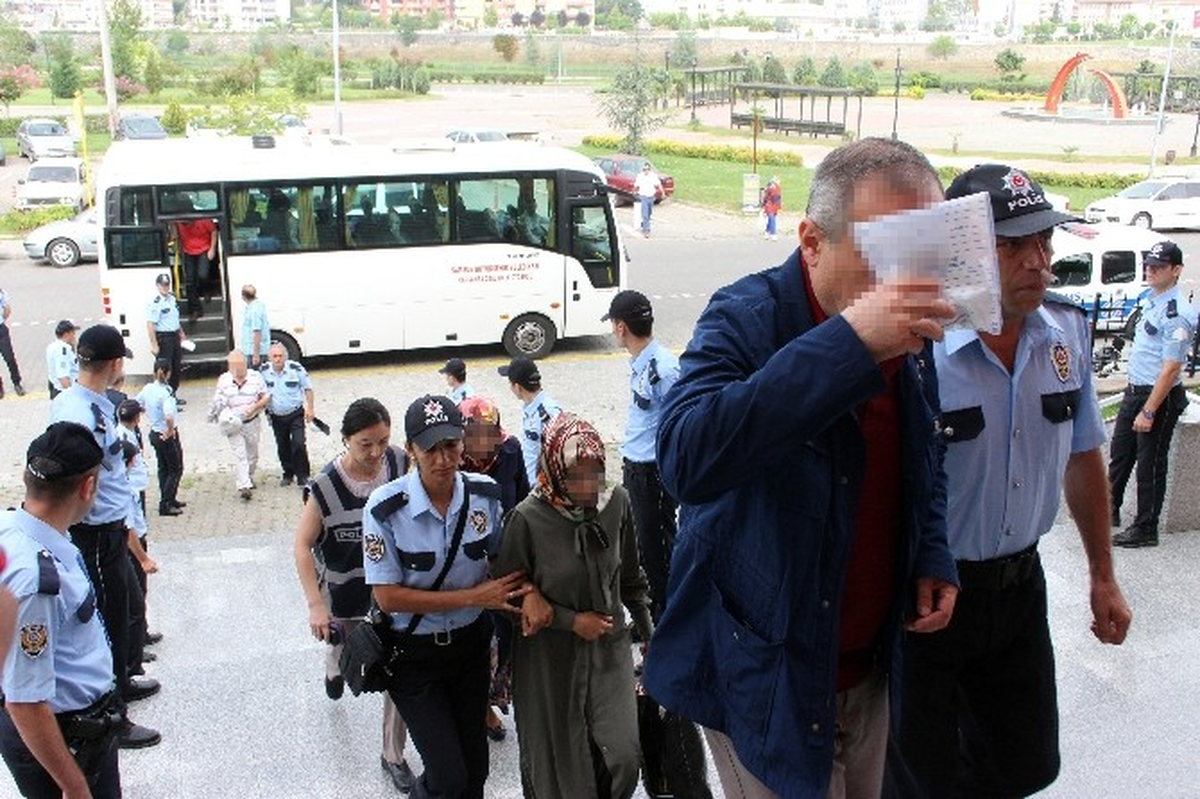Fetö Operasyonu Şüphelisi 21 Kişi Adliyede
