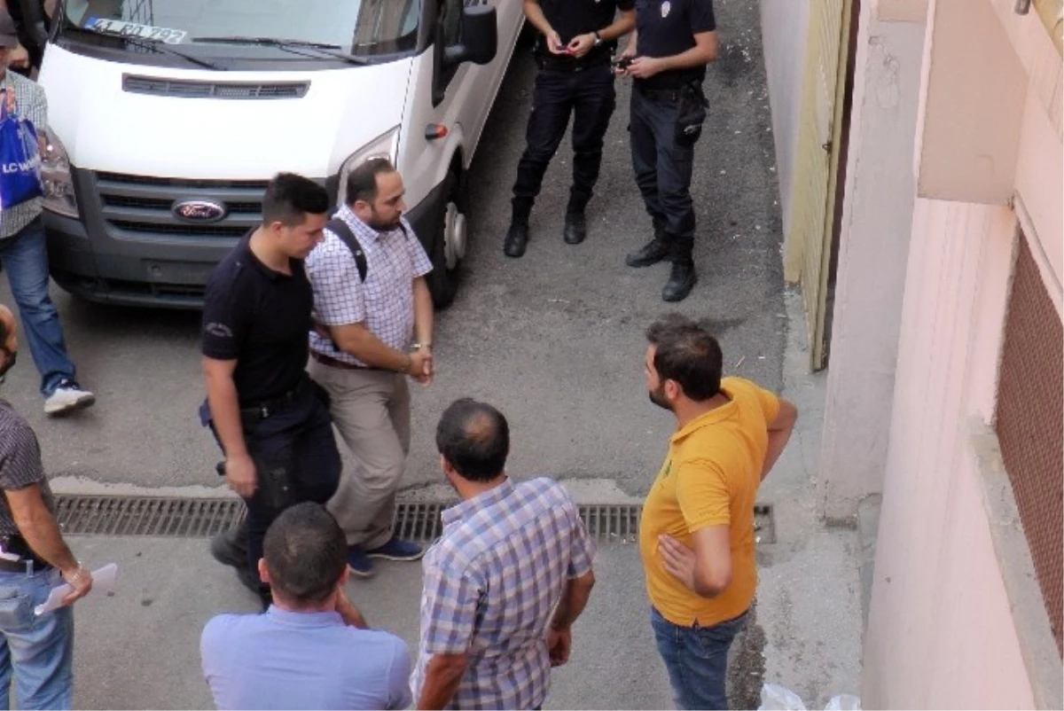 Gebze\'de Gözaltına Alınan Polisler Adliyeye Getirildi