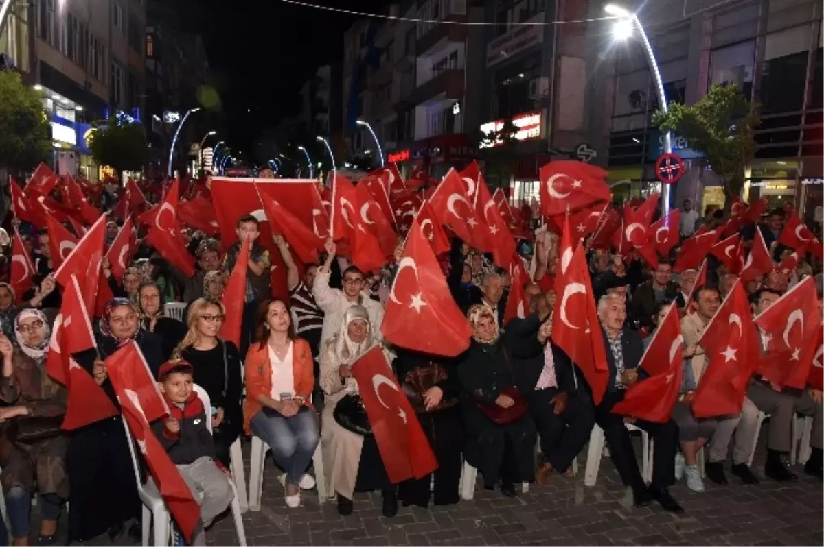 Gümüşhane\'de Demokrasi Nöbeti 14.gününde