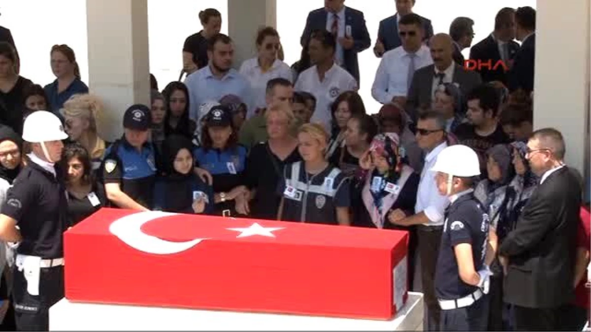 Hakkari\'de Şehit Olan Polis Memuru Hamza Irmak Ankara\'da Son Yolculuğuna Uğurlandı