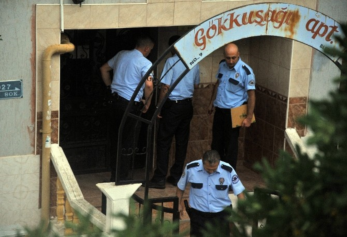 İzmir\'de Polislere Operasyon