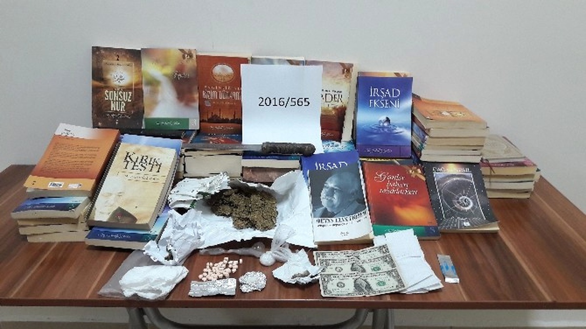Kayseri\'de Fetö\'ye Ait 73 Adet Kitap ile Uyuşturucu Ele Geçirildi