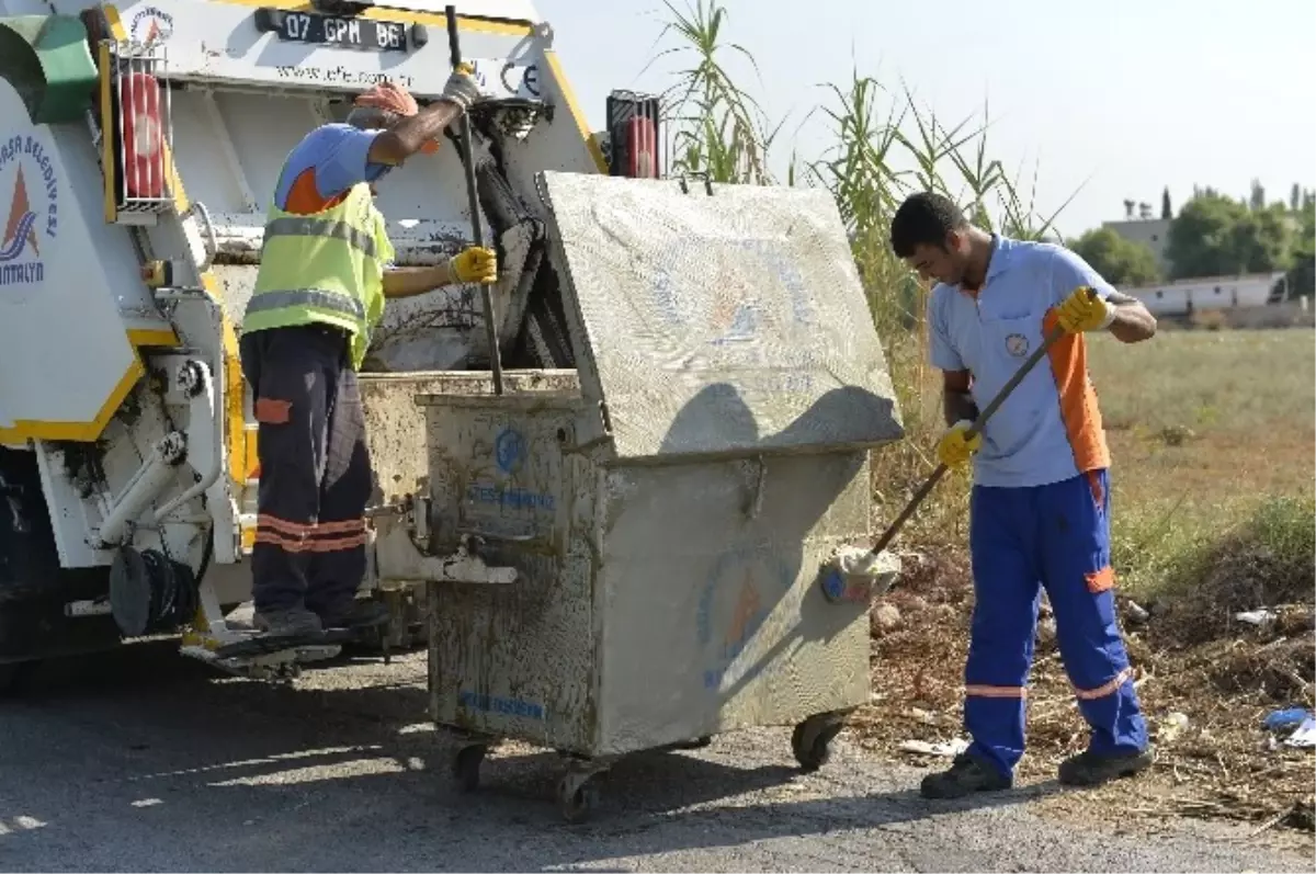 Muratpaşa\'da Çöp Konteynırları Dezenfekte Ediliyor