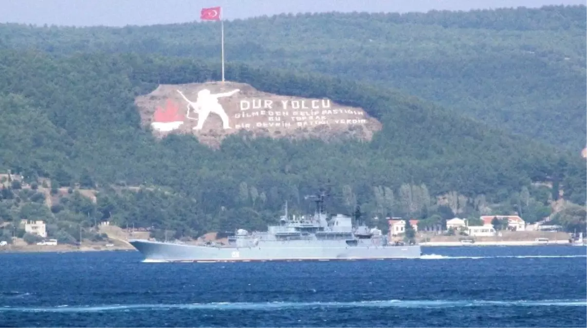 Rus Savaş Gemisi Çanakkale Boğazından Geçti