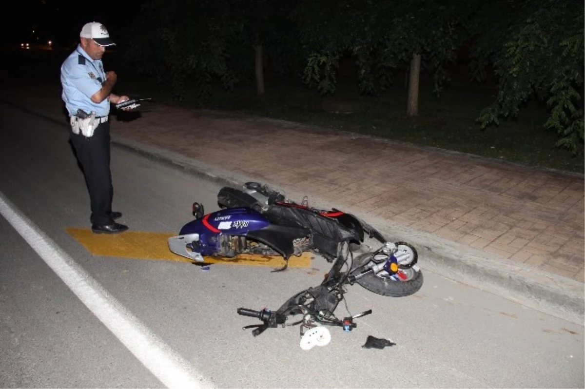 Samsun\'da Motosiklet Otomobil ile Çarpıştı: 7 Yaralı