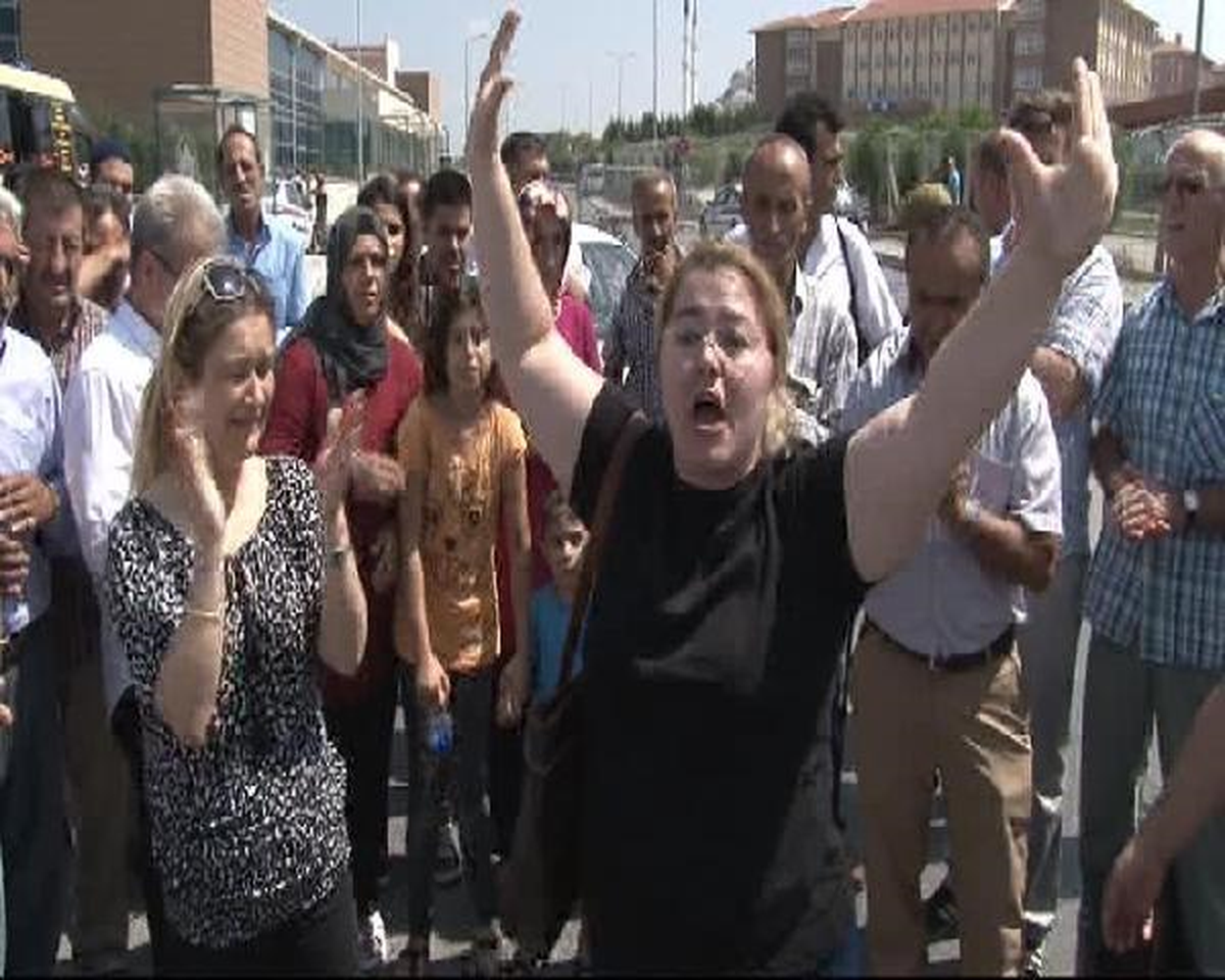 Tutuklu Askerler Cezaevinde Aileleriyle İlk Kez Görüştü