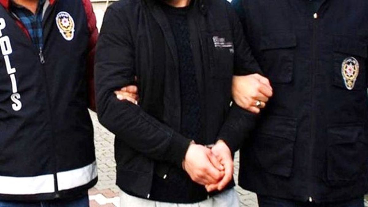 Telefonunda Erdoğan'ın Nerede Olduğuna Dair Mesaj Gelen Polis Tutuklandı