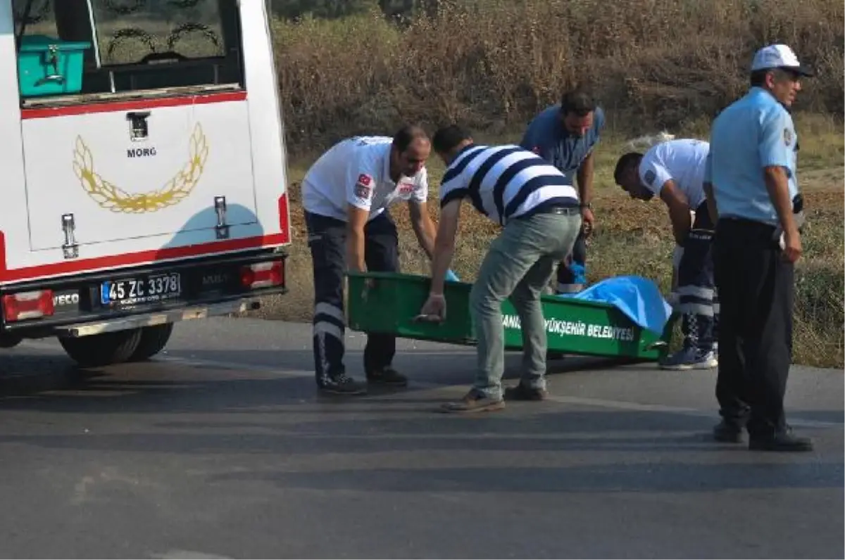 Yol Kenarında Erkek Cesedi Bulundu