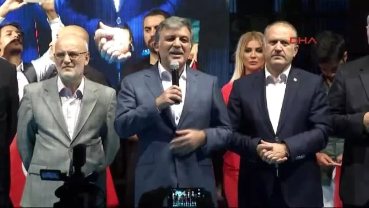 2-Abdullah Gül Beykoz\'da \'Demokrasi Nöbeti\'ne Katıldı