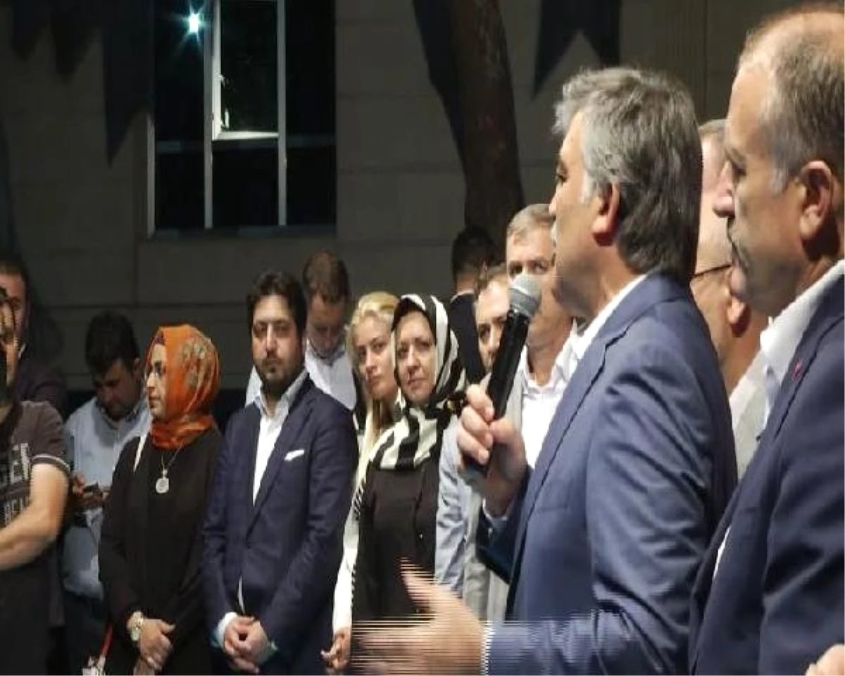 Abdullah Gül Beykoz\'da \'Demokrasi Nöbeti\'ne Katıldı