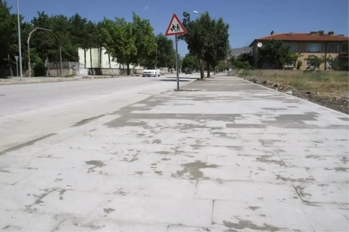 Adnan Menderes Caddesi Çalışmaları Tamamlandı