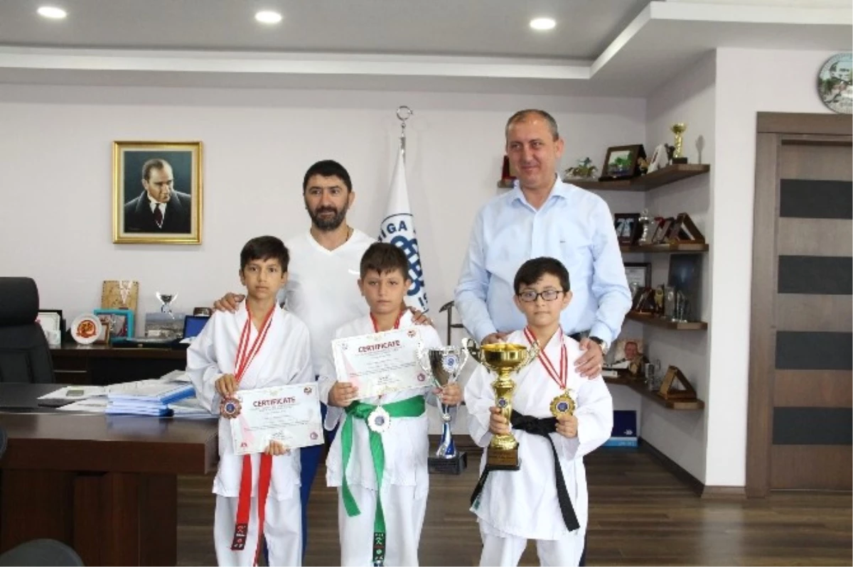 Biga Karate Okulu Kupa ve Madalyalarla Döndü