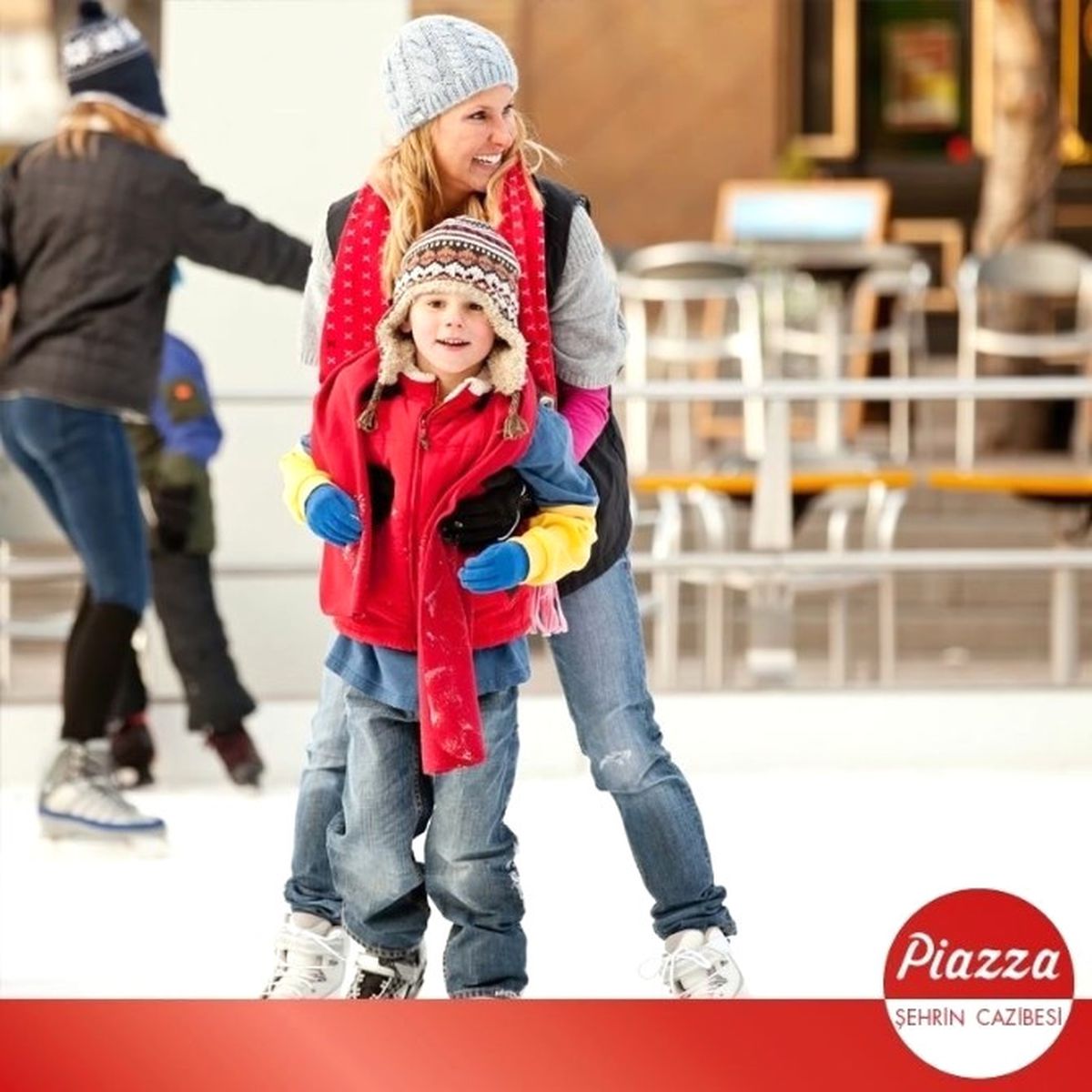 Buz Pateni ile Piazza\'da Hem Eğlence Hem Serinlik Fırsatı