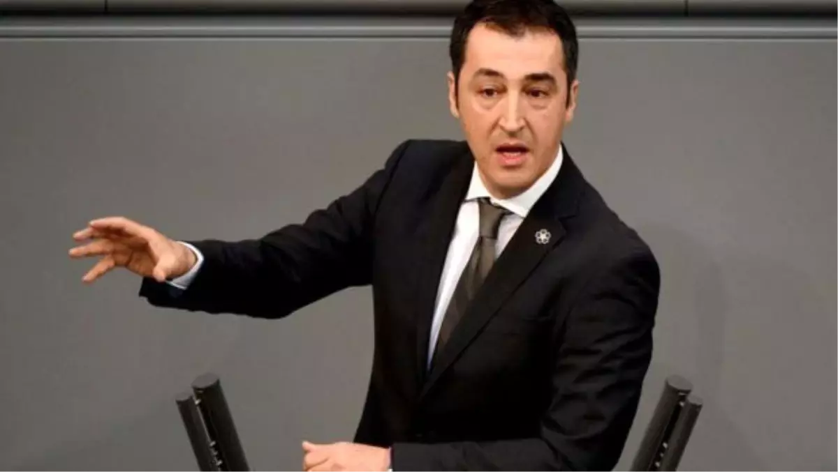 Cem Özdemir\'e Ağır Protesto