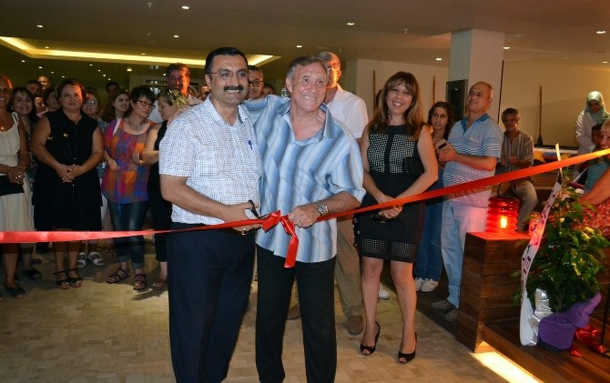 Didim\'de Tenis Kortu İçin Resim Sergisi Açıldı