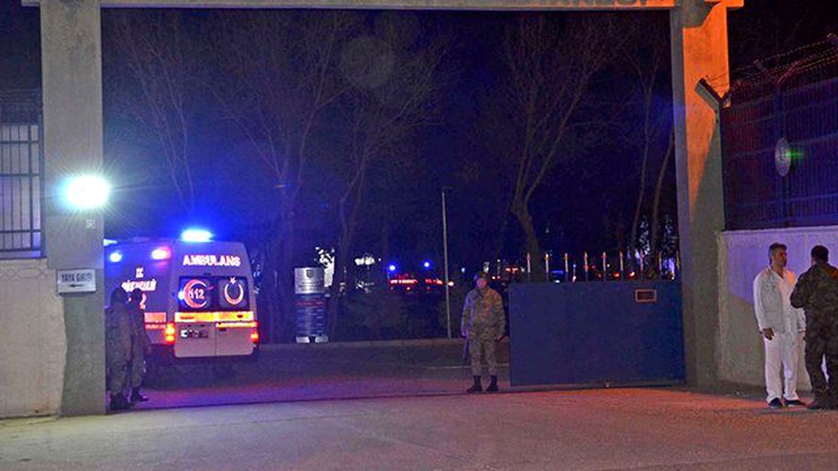 Diyarbakır'da Jandarma Karakoluna Saldırdı: 2 Asker Yaralı