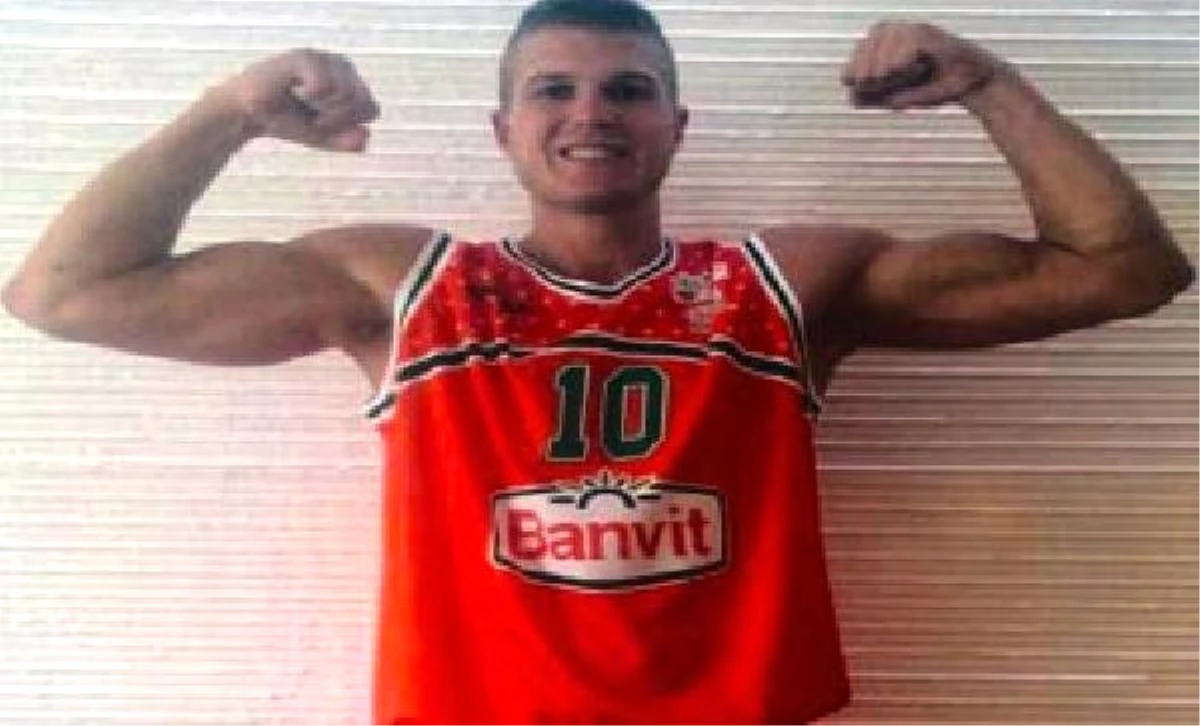 Edo Muric Banvit\'te