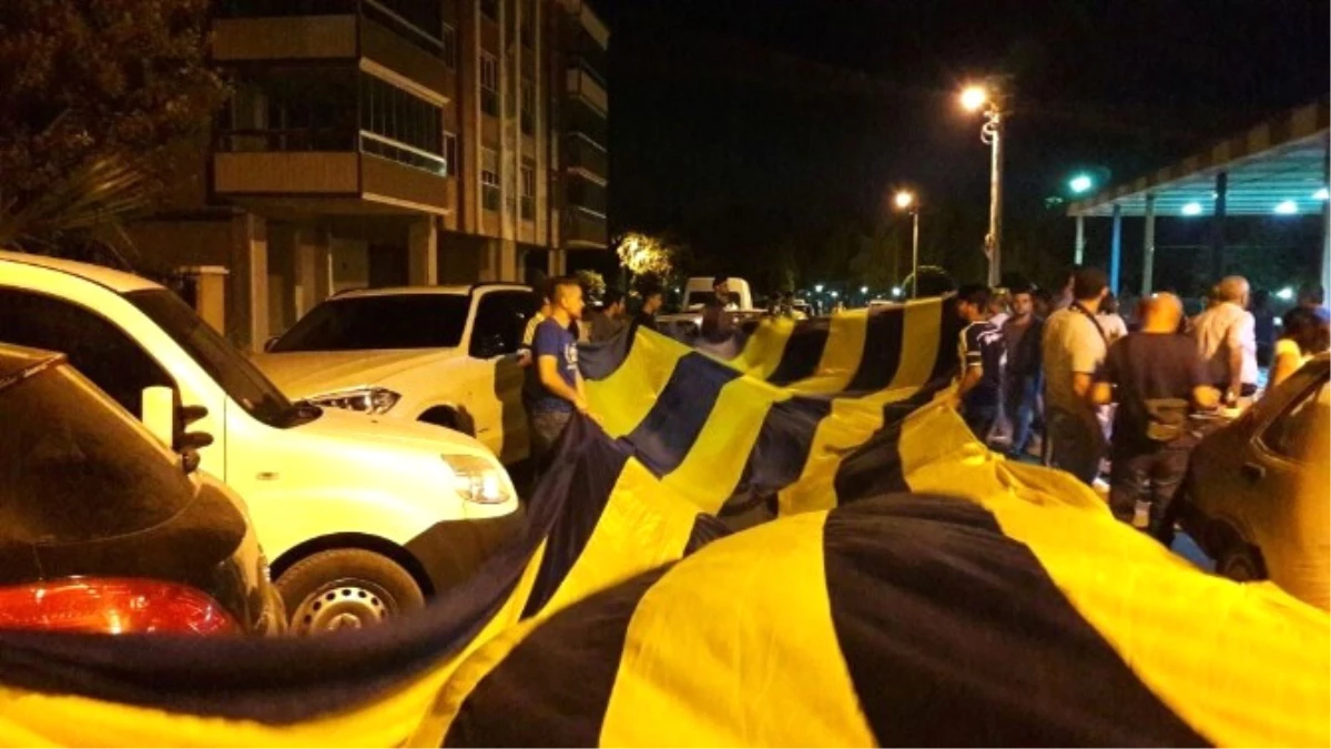 Fenerbahçelilerden Demokrasi Nöbetine Destek