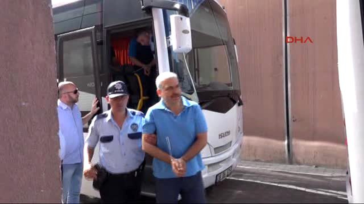 Kayseri\'de Adliyeye Çıkarılan 43 Polisten 32?si Tutuklandı