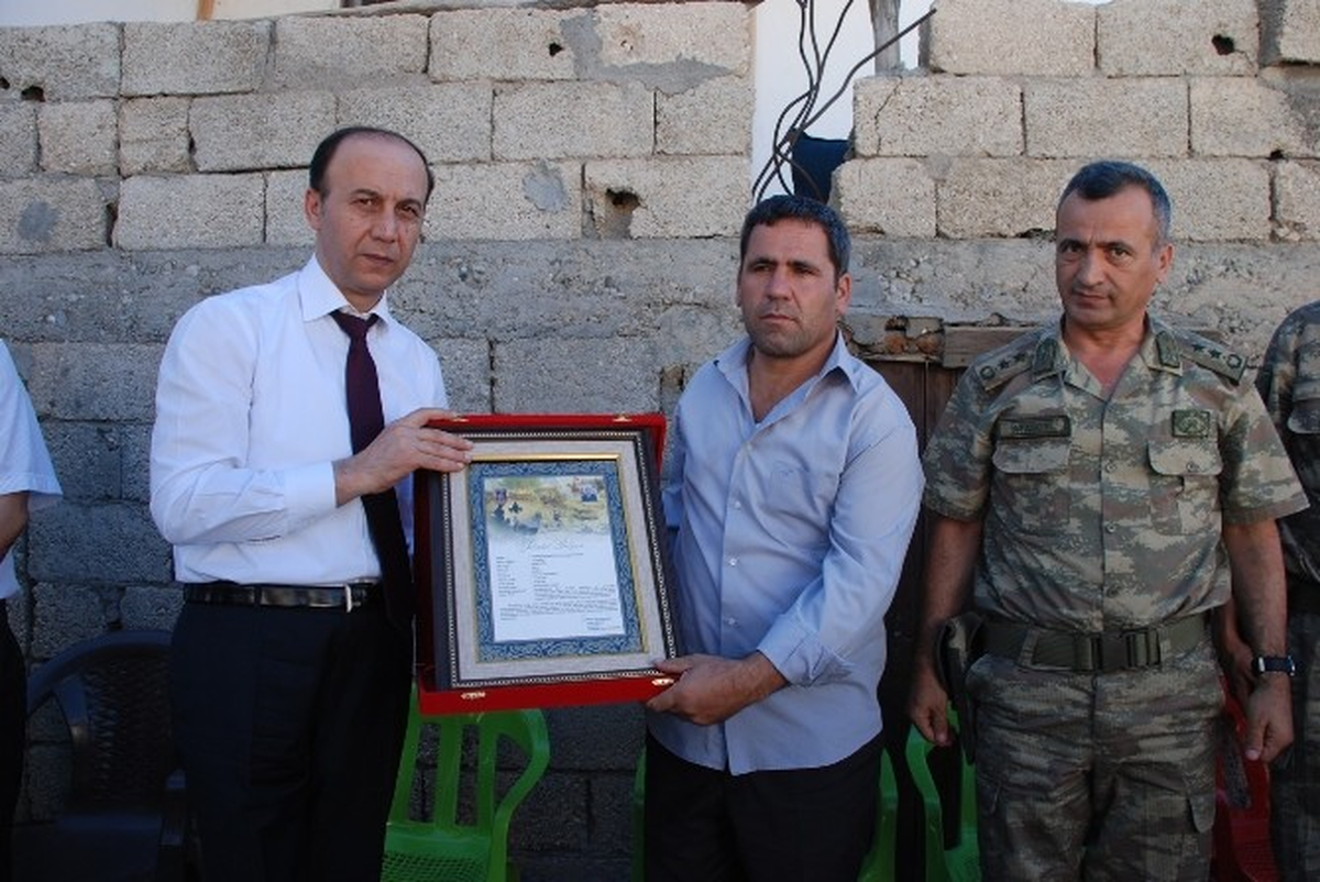 Şehit Uzman Çavuş Yusuf Atal\'ın Ailesine Şehadet Belgesi Takdim Edildi
