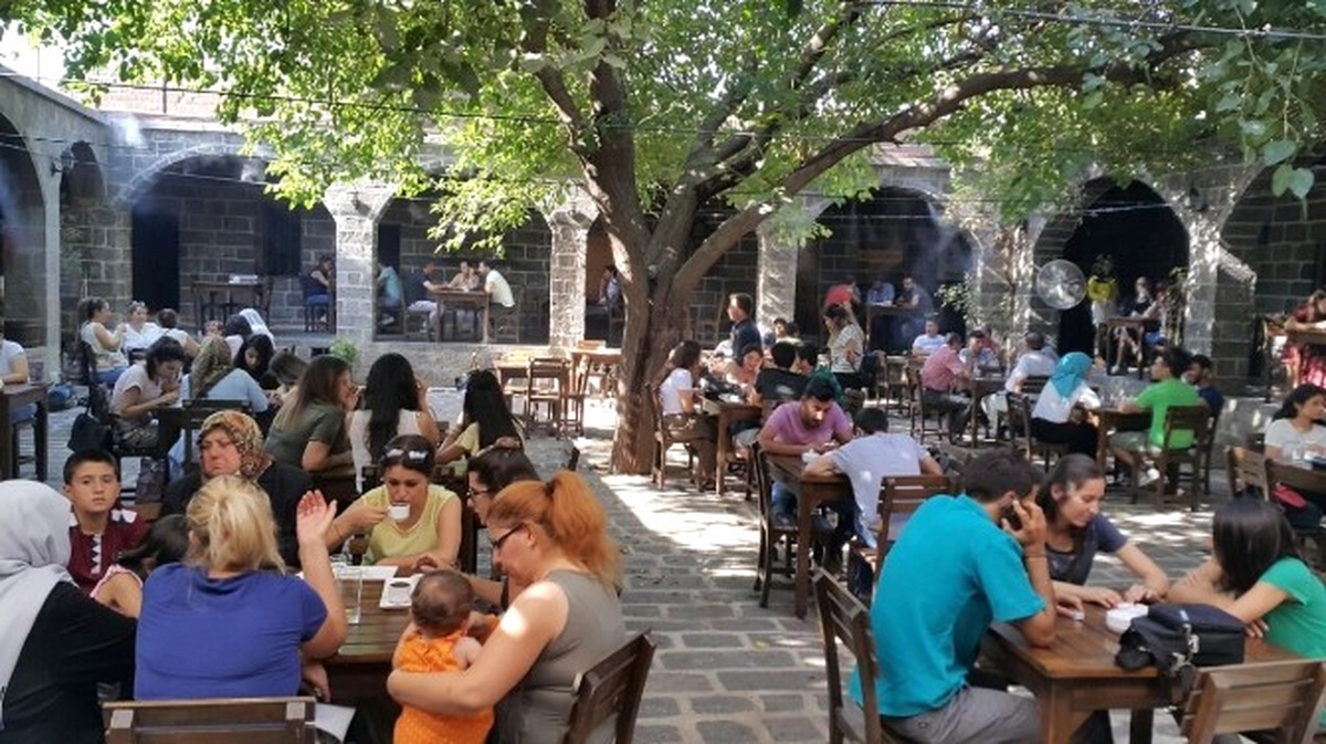 Sıcaktan Kaçan Vatandaşlar Tarihe Sığınıyor