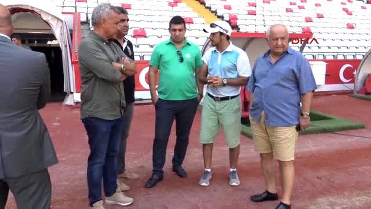 Stada Golf Sahası Çimi Serildi