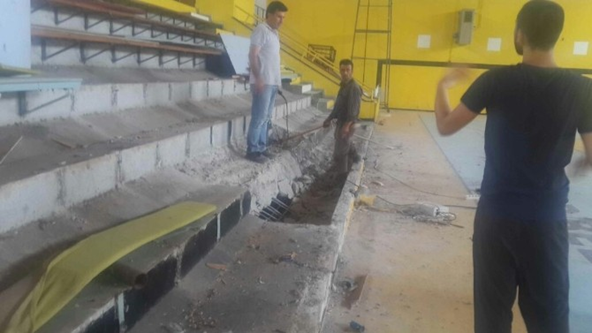 Alaşehir\'de Sezon Öncesi Spor Salonu Bakımdan Geçti