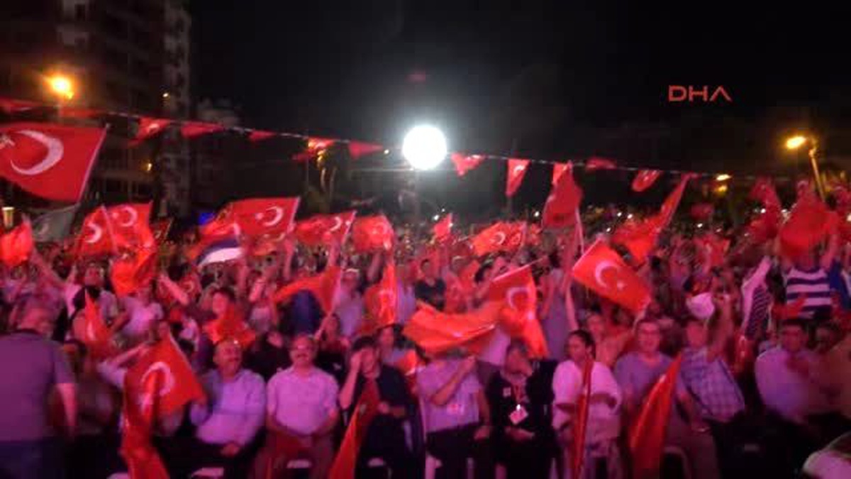 Antalya\'da Demokrasi Nöbetine Bakan Katıldı