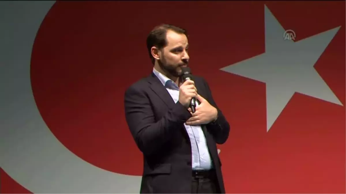 Berat Albayrak, Kısıklı\'da Demokrasi Nöbetindeki Vatandaşlarla Bir Araya Geldi (3)