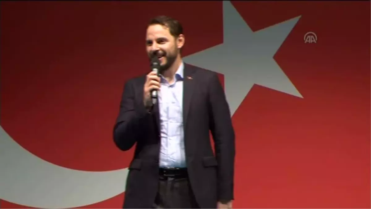 Berat Albayrak, Kısıklı\'da Demokrasi Nöbetindeki Vatandaşlarla Bir Araya Geldi (1)