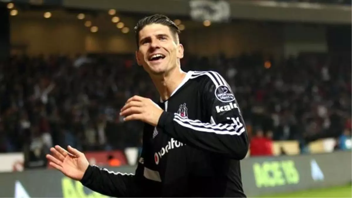 Beşiktaşlı Futbolcular, Gomez'in Maaşını Duyunca Şoke Oldu