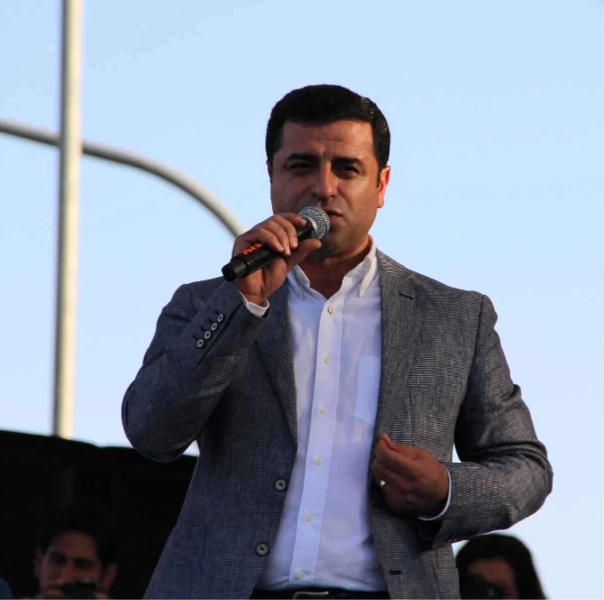 Diyarbakır\'da Hdp \'Darbeye Hayır Demokrasi Hemen Şimdi\' Mitingi Yaptı