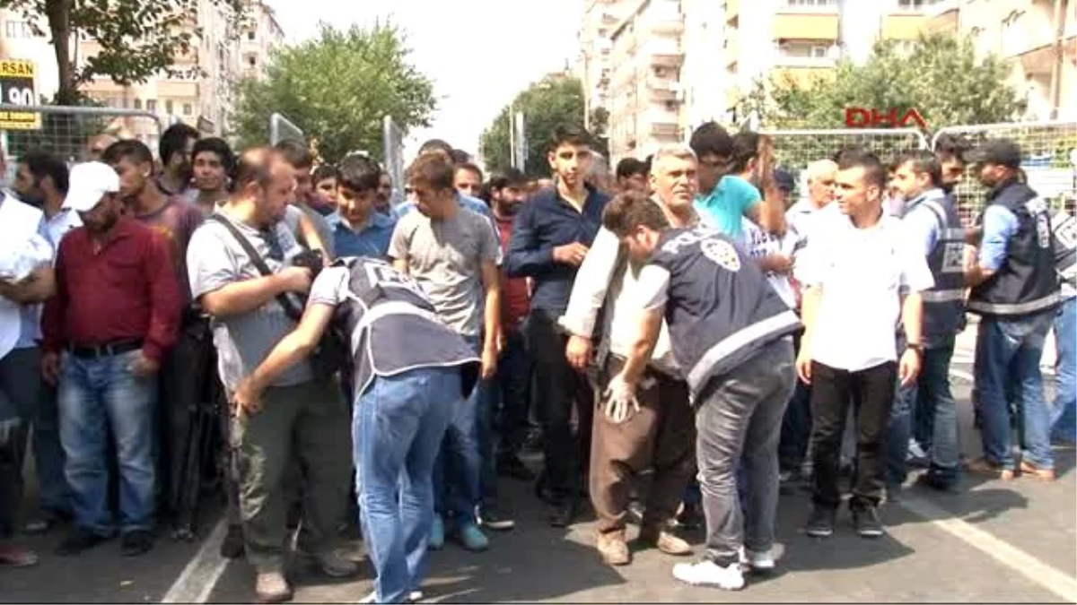 Diyarbakır Demirtaş, Akbabalar Bu Ülkenin Üzerinde Dolaşmaya Devam Ediyor, Hevesleri Kırılmış...