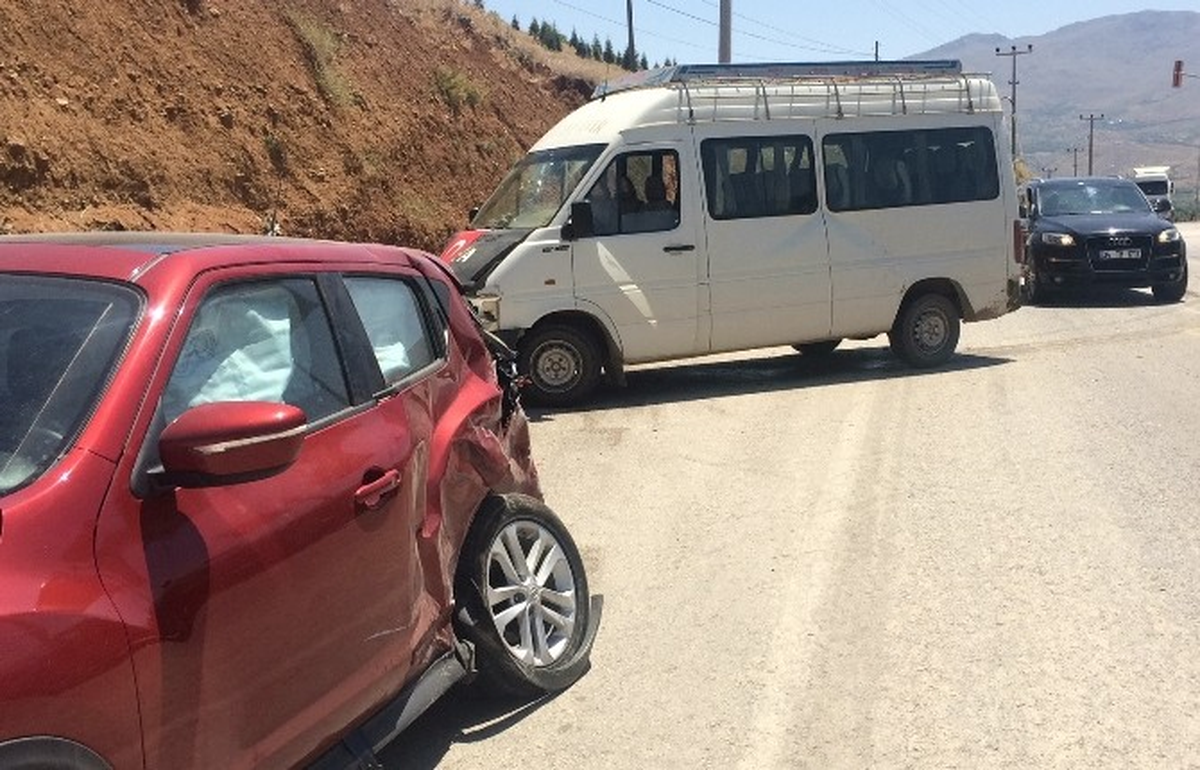 Elazığ\'da Trafik Kazası: 5 Yaralı