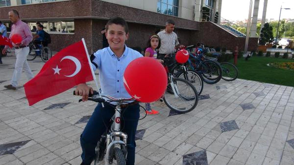 Elazığ Protokolü ve Halk, Darbeye Karşı Pedal Çevirdi
