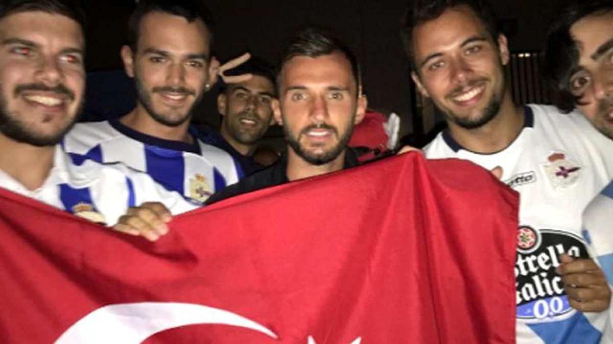 Emre Çolak, Darbe Girişimine Tepki Gösterdi