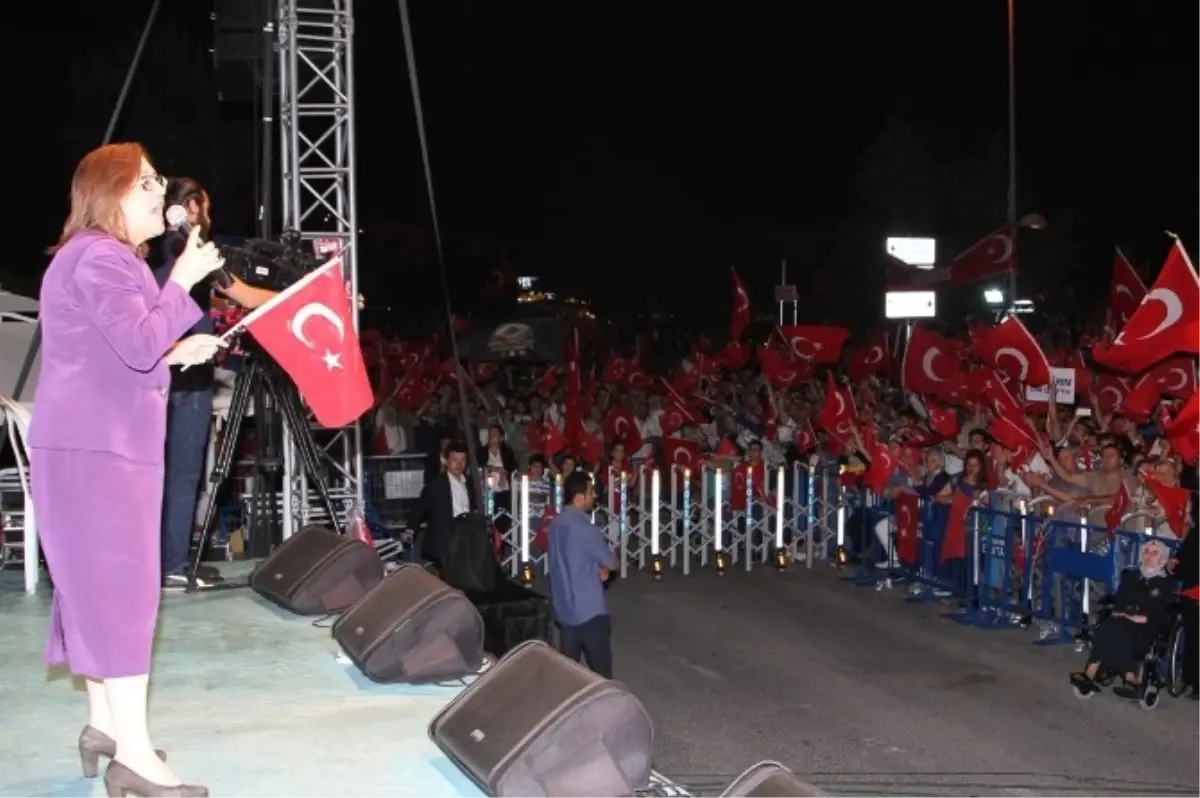 "Kandile Atmadığı Bombayı Cumhurbaşkanımıza Atmaya Geldiler"