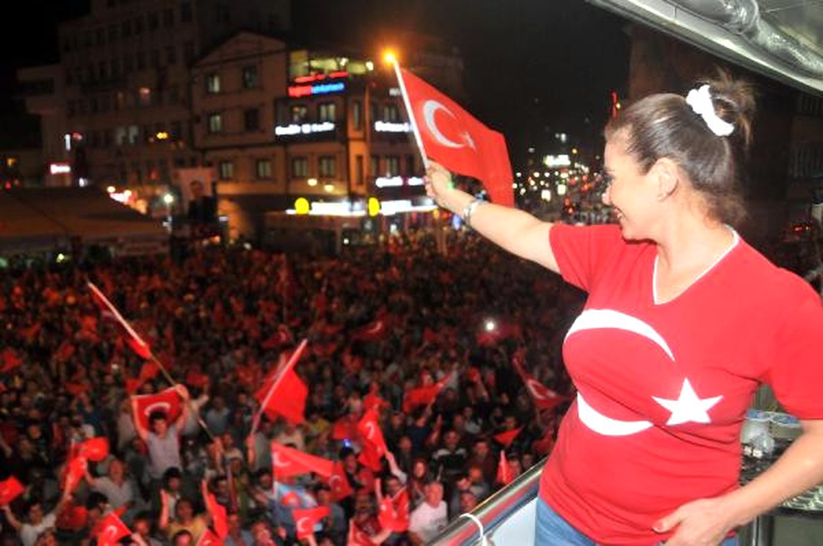 Hayati Yazıcı: Suriye\'nin Yanında Bir Suriye Daha Oluşturulması Hedeflendi (2)